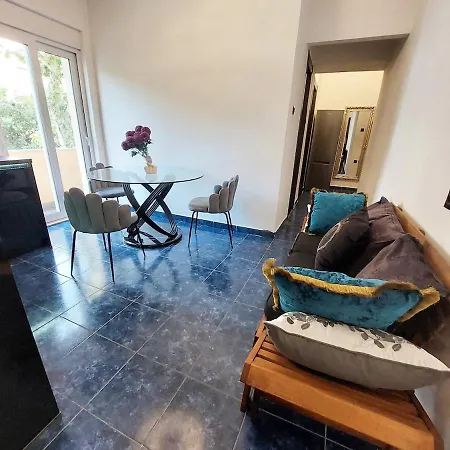 Mini Palais - Beachfront, 5 Min Center, Terrace Apartment Split