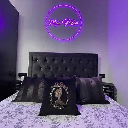 Mini Palais - Beachfront, 5 Min Center スプリト