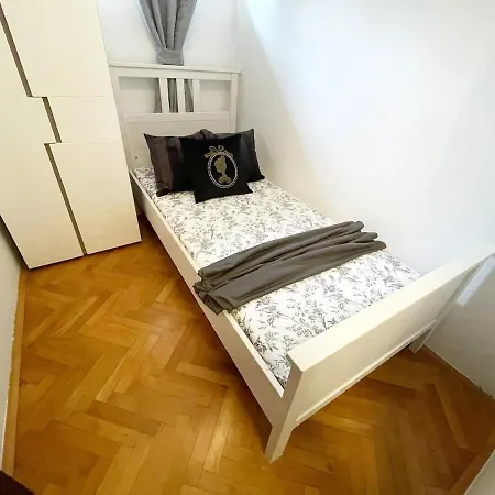 Apartment Mini Palais - Beachfront, 5 Min Center, Terrace Split