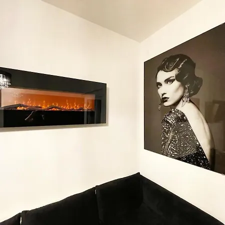 Mini Palais - Beachfront, 5 Min Center アパート