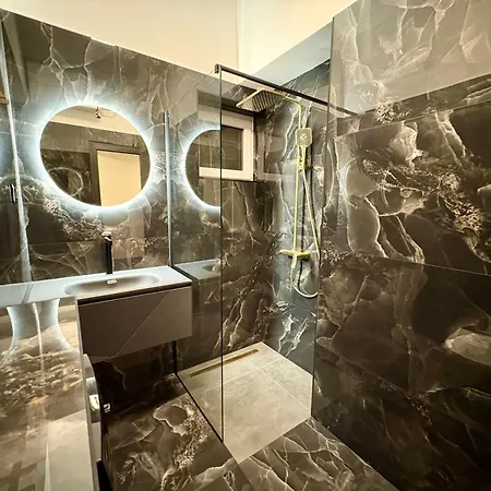 Apartmán Mini Palais - Beachfront, 5 Min Center