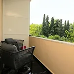 Mini Palais - Beachfront, 5 Min Center Apartment Split