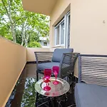 Mini Palais - Beachfront, 5 Min Center * Split