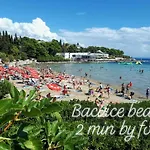 Mini Palais - Beachfront, 5 Min Center Apartman *