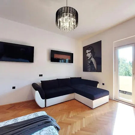 Apartman Mini Palais - Beachfront, 5 Min Center