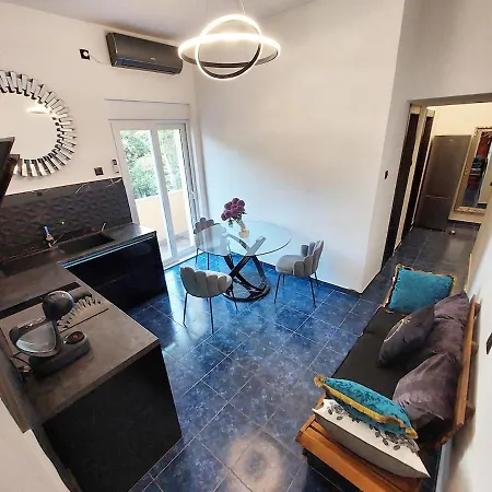 Appartement Mini Palais - Beachfront, 5 Min Center, Terrace Split