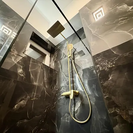 Mini Palais - Beachfront, 5 Min Center Apartman