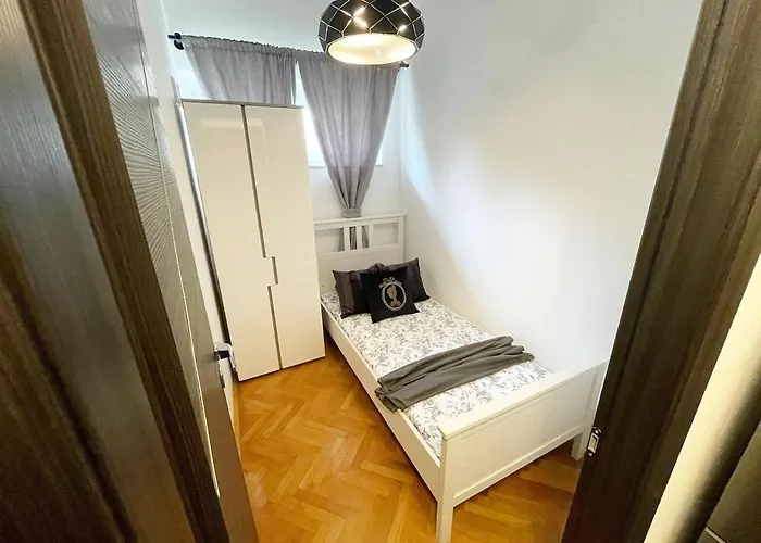 Apartman Mini Palais - Beachfront, 5 Min Center Split