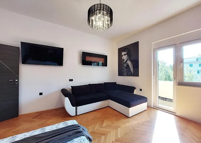 Apartman Mini Palais - Beachfront, 5 Min Center