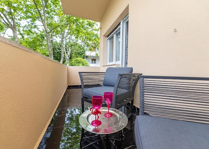 Mini Palais - Beachfront, 5 Min Center * Split