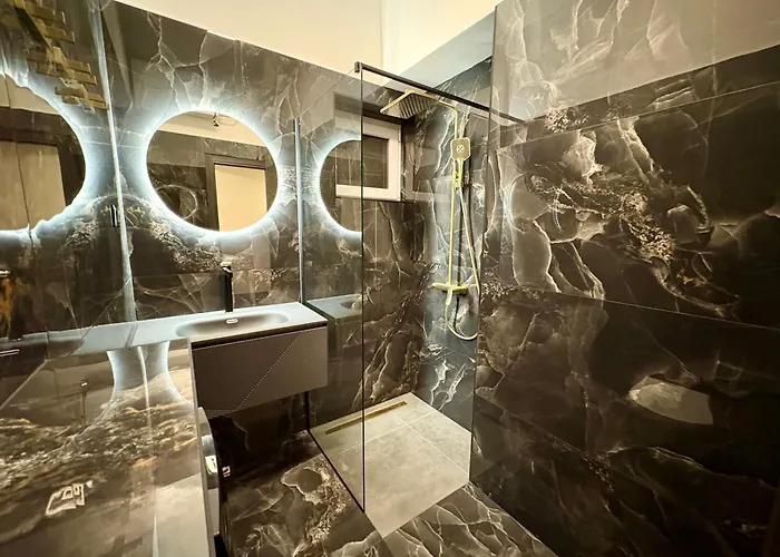 Apartman Mini Palais - Beachfront, 5 Min Center