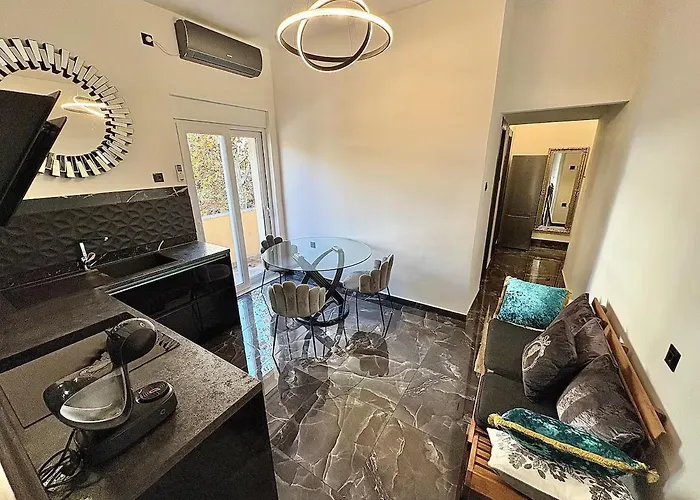 Mini Palais - Beachfront, 5 Min Center Split