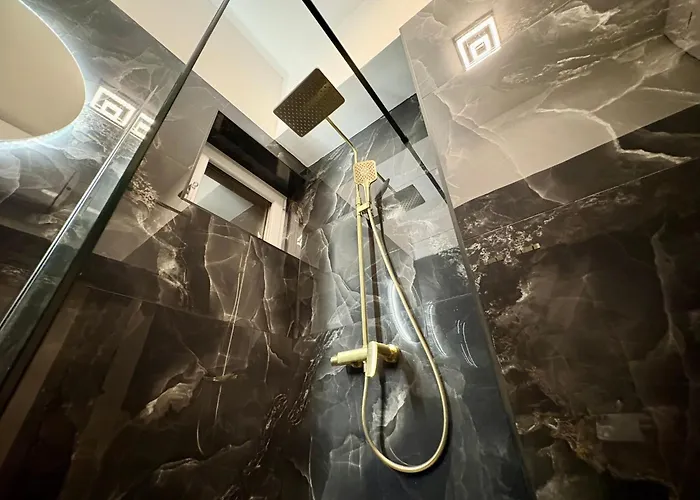 Mini Palais - Beachfront, 5 Min Center Apartman