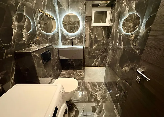 Apartman Mini Palais - Beachfront, 5 Min Center *