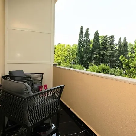 Mini Palais - Beachfront, 5 Min Center Apartamento Split