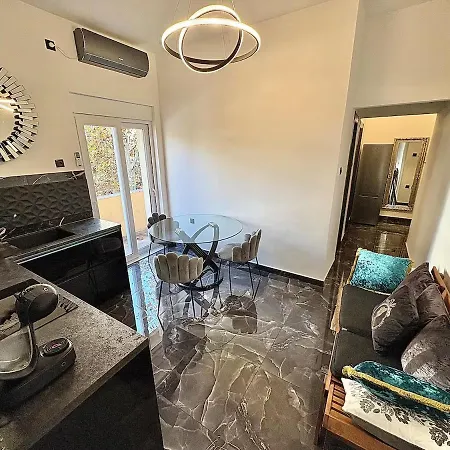 Mini Palais - Beachfront, 5 Min Center Split